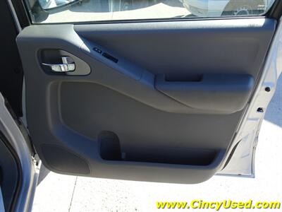 2013 Nissan Frontier SV  4.0L V6 4X4 - Photo 28 - Cincinnati, OH 45255