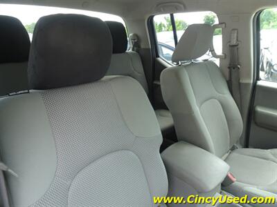 2013 Nissan Frontier SV  4.0L V6 4X4 - Photo 13 - Cincinnati, OH 45255