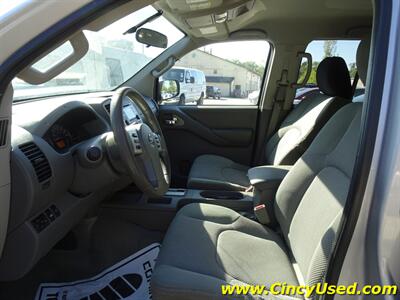 2013 Nissan Frontier SV  4.0L V6 4X4 - Photo 12 - Cincinnati, OH 45255