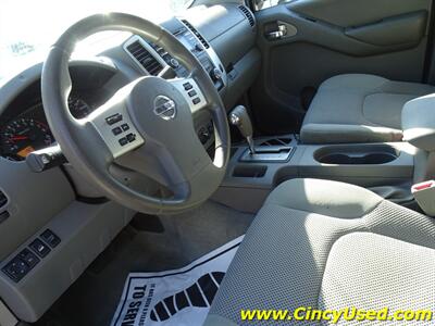 2013 Nissan Frontier SV  4.0L V6 4X4 - Photo 13 - Cincinnati, OH 45255