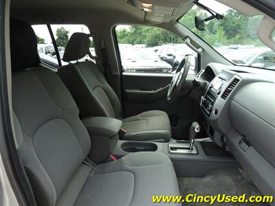 2013 Nissan Frontier SV  4.0L V6 4X4 - Photo 12 - Cincinnati, OH 45255