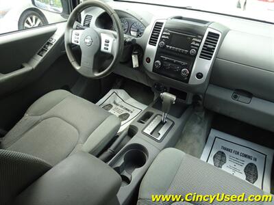 2013 Nissan Frontier SV  4.0L V6 4X4 - Photo 11 - Cincinnati, OH 45255