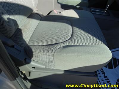 2013 Nissan Frontier SV  4.0L V6 4X4 - Photo 32 - Cincinnati, OH 45255