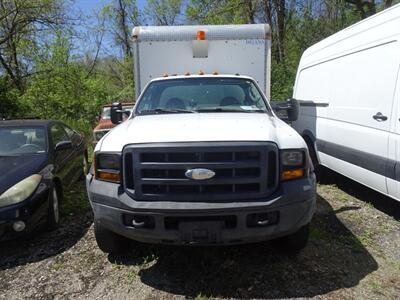 2007 Ford F-550 XL Super Duty 6.8L V10 RWD   - Photo 2 - Cincinnati, OH 45255