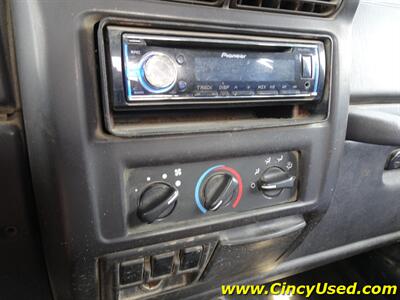 2002 Jeep Wrangler SE   - Photo 15 - Cincinnati, OH 45255