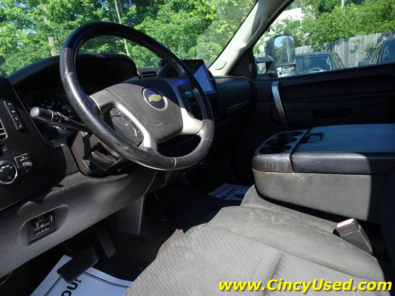 2013 Chevrolet Silverado 2500 LT - Photo 11 - Cincinnati, OH 45255