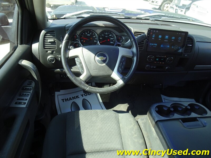 2013 Chevrolet Silverado 2500 LT - Photo 9 - Cincinnati, OH 45255