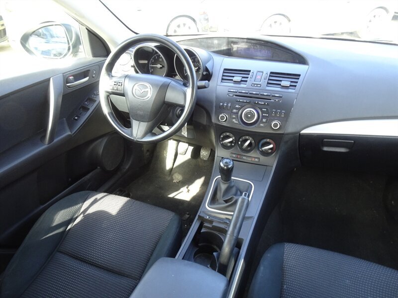 2012 Mazda Mazda3 i Sport   - Photo 9 - Cincinnati, OH 45255