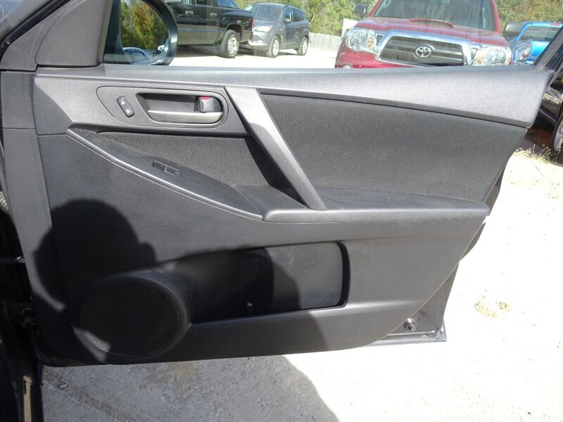 2012 Mazda Mazda3 i Sport   - Photo 25 - Cincinnati, OH 45255