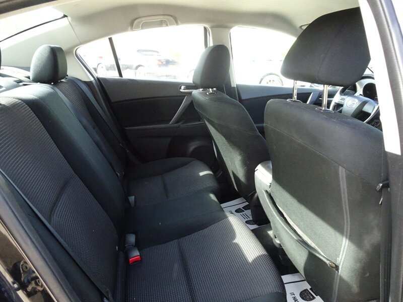 2012 Mazda Mazda3 i Sport   - Photo 11 - Cincinnati, OH 45255