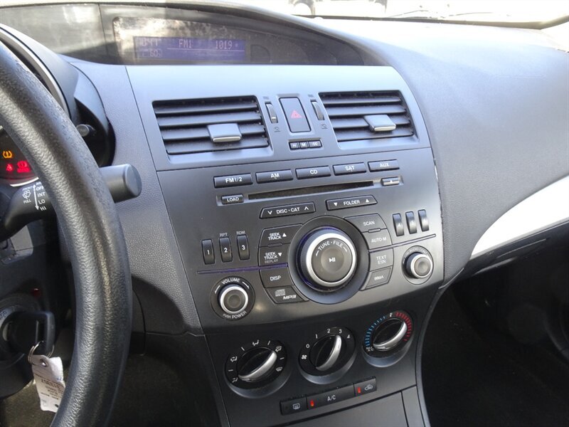 2012 Mazda Mazda3 i Sport   - Photo 19 - Cincinnati, OH 45255