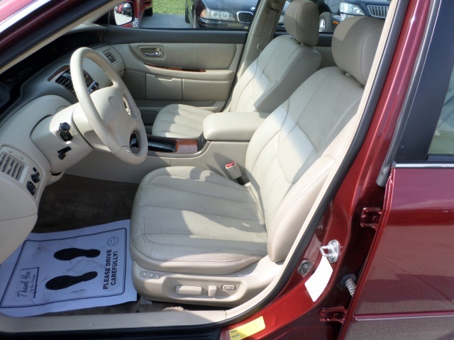 2000 Toyota Avalon XLS - Photo 14 - Cincinnati, OH 45255