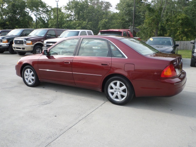 2000 Toyota Avalon XLS - Photo 4 - Cincinnati, OH 45255