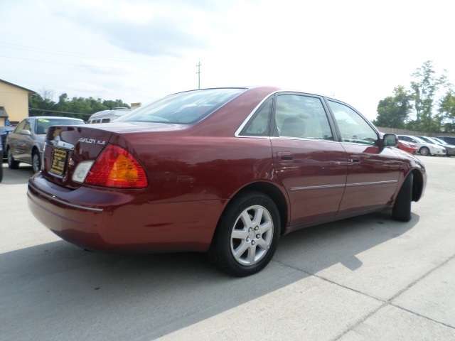2000 Toyota Avalon XLS - Photo 13 - Cincinnati, OH 45255