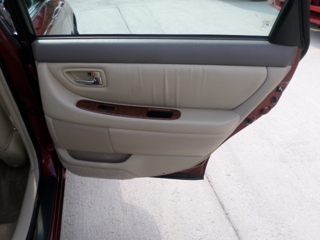 2000 Toyota Avalon XLS - Photo 24 - Cincinnati, OH 45255