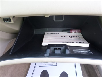 2000 Toyota Avalon XLS   - Photo 20 - Cincinnati, OH 45255