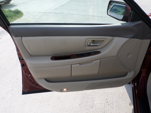 2000 Toyota Avalon XLS - Photo 21 - Cincinnati, OH 45255
