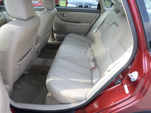 2000 Toyota Avalon XLS - Photo 15 - Cincinnati, OH 45255