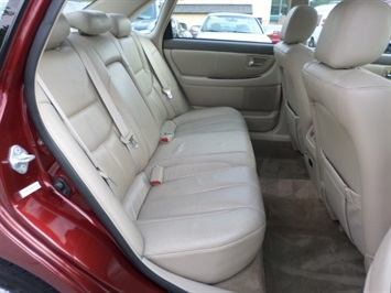 2000 Toyota Avalon XLS   - Photo 9 - Cincinnati, OH 45255
