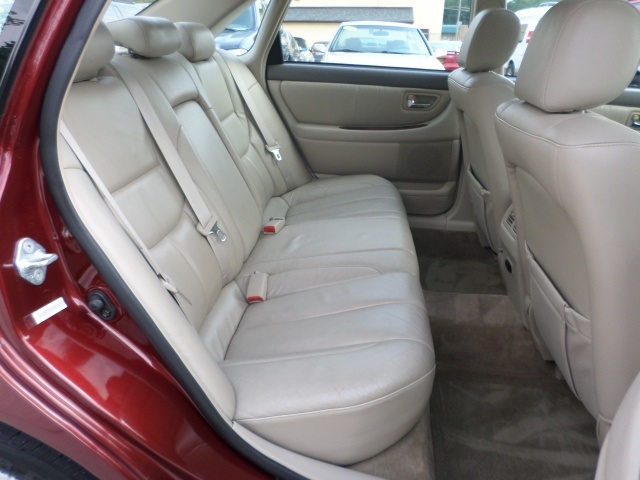 2000 Toyota Avalon XLS - Photo 9 - Cincinnati, OH 45255