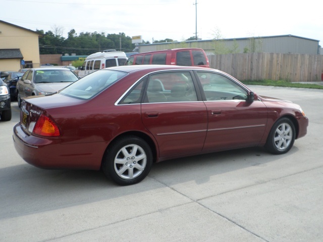 2000 Toyota Avalon XLS - Photo 6 - Cincinnati, OH 45255
