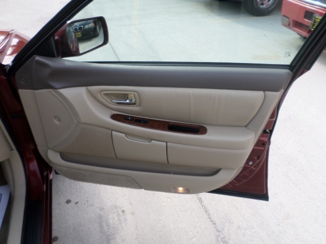 2000 Toyota Avalon XLS - Photo 22 - Cincinnati, OH 45255