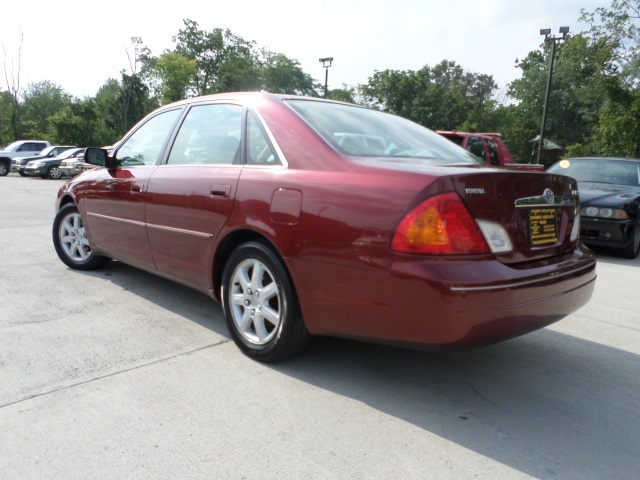 2000 Toyota Avalon XLS - Photo 12 - Cincinnati, OH 45255