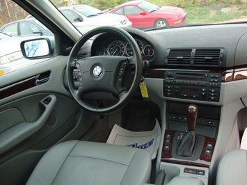 2004 BMW 330xi   - Photo 7 - Cincinnati, OH 45255