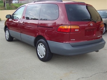 2000 Toyota Sienna LE   - Photo 4 - Cincinnati, OH 45255