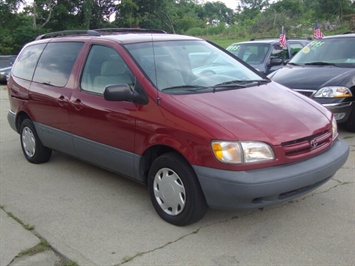 2000 Toyota Sienna LE   - Photo 1 - Cincinnati, OH 45255