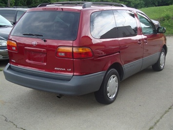 2000 Toyota Sienna LE   - Photo 5 - Cincinnati, OH 45255