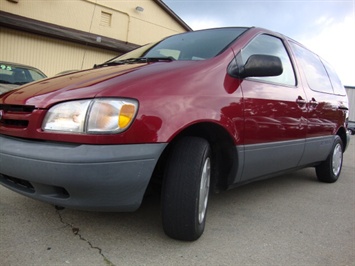 2000 Toyota Sienna LE   - Photo 11 - Cincinnati, OH 45255