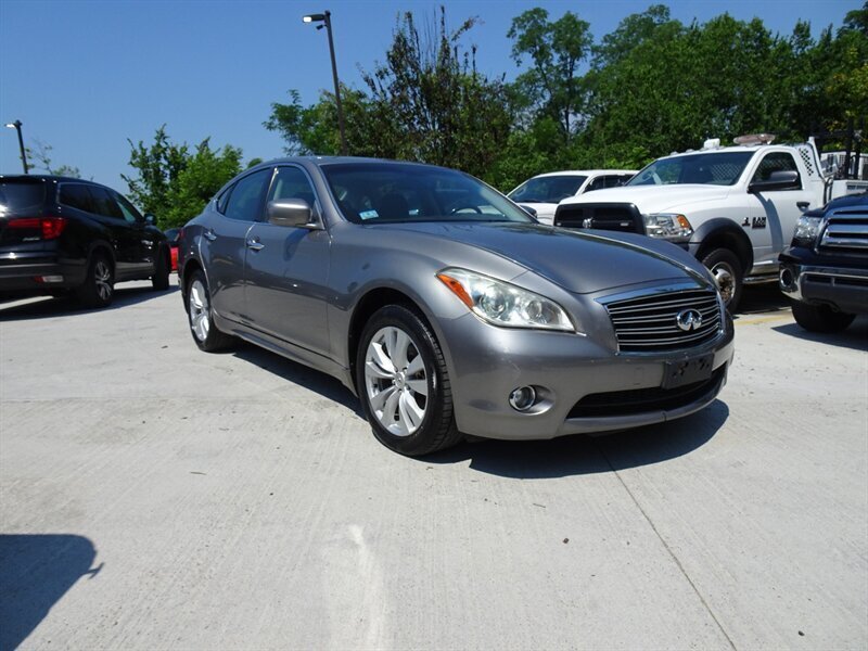 2011 INFINITI M37 x 3.7L V6 AWD - Photo 2 - Cincinnati, OH 45255