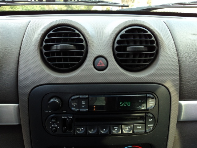 2003 Jeep Liberty Renegade - Photo 17 - Cincinnati, OH 45255