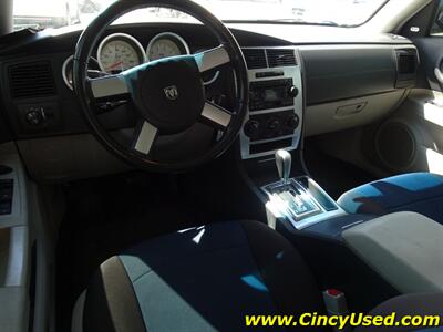 2006 Dodge Magnum RT   - Photo 10 - Cincinnati, OH 45255