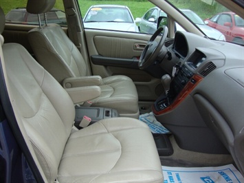 1999 Lexus RX 300   - Photo 8 - Cincinnati, OH 45255