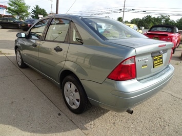 2006 Ford Focus ZX4 SE   - Photo 14 - Cincinnati, OH 45255