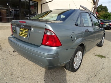 2006 Ford Focus ZX4 SE   - Photo 22 - Cincinnati, OH 45255