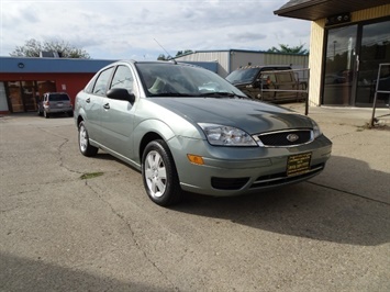 2006 Ford Focus ZX4 SE   - Photo 32 - Cincinnati, OH 45255