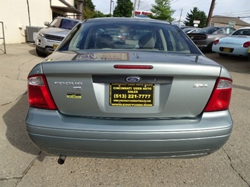 2006 Ford Focus ZX4 SE   - Photo 18 - Cincinnati, OH 45255