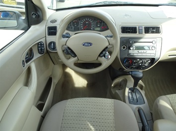 2006 Ford Focus ZX4 SE   - Photo 23 - Cincinnati, OH 45255