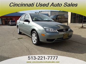 2006 Ford Focus ZX4 SE   - Photo 1 - Cincinnati, OH 45255