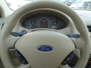 2006 Ford Focus ZX4 SE   - Photo 33 - Cincinnati, OH 45255