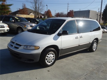 1996 DODGE Carvan   - Photo 3 - Cincinnati, OH 45255