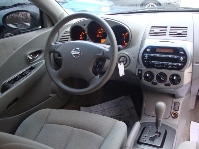 2004 Nissan Altima SL - Photo 7 - Cincinnati, OH 45255
