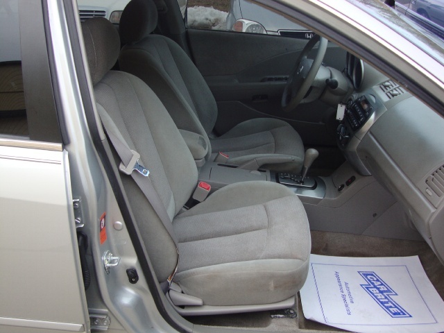 2004 Nissan Altima SL - Photo 8 - Cincinnati, OH 45255