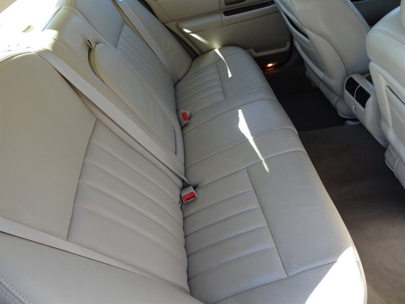 2005 Lincoln Town Car Signature 4.6L V8 RWD - Photo 50 - Cincinnati, OH 45255