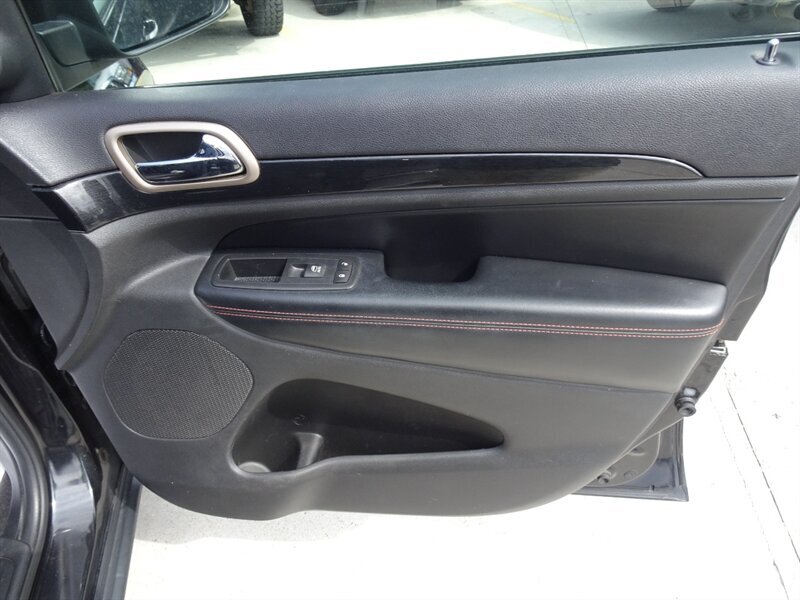 2016 Jeep Grand Cherokee Laredo 75th Annivers  3.6L V6 4X4 - Photo 21 - Cincinnati, OH 45255