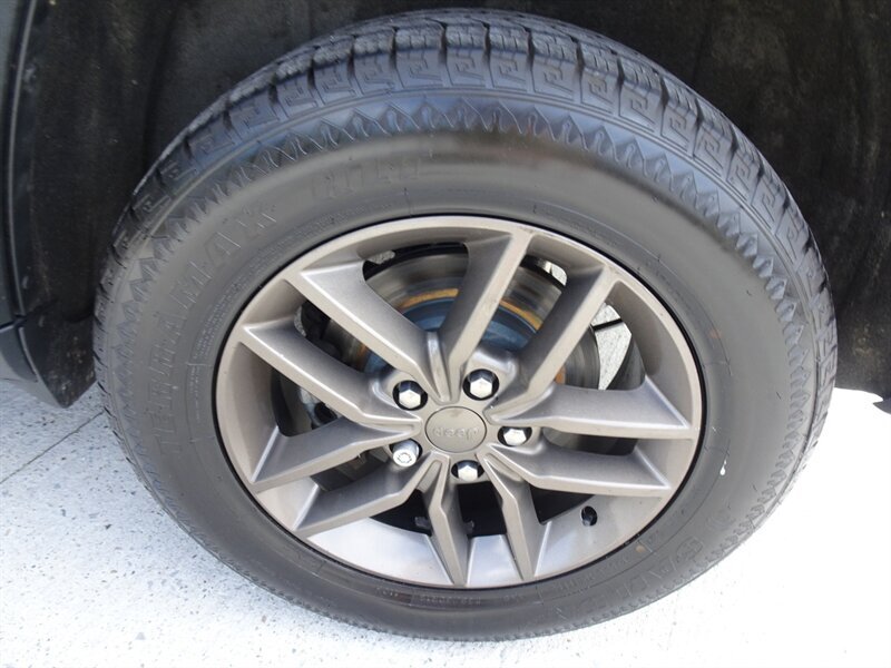 2016 Jeep Grand Cherokee Laredo 75th Annivers  3.6L V6 4X4 - Photo 26 - Cincinnati, OH 45255