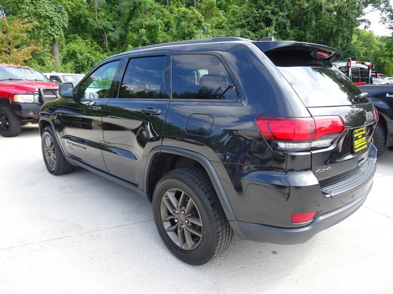 2016 Jeep Grand Cherokee Laredo 75th Annivers  3.6L V6 4X4 - Photo 8 - Cincinnati, OH 45255